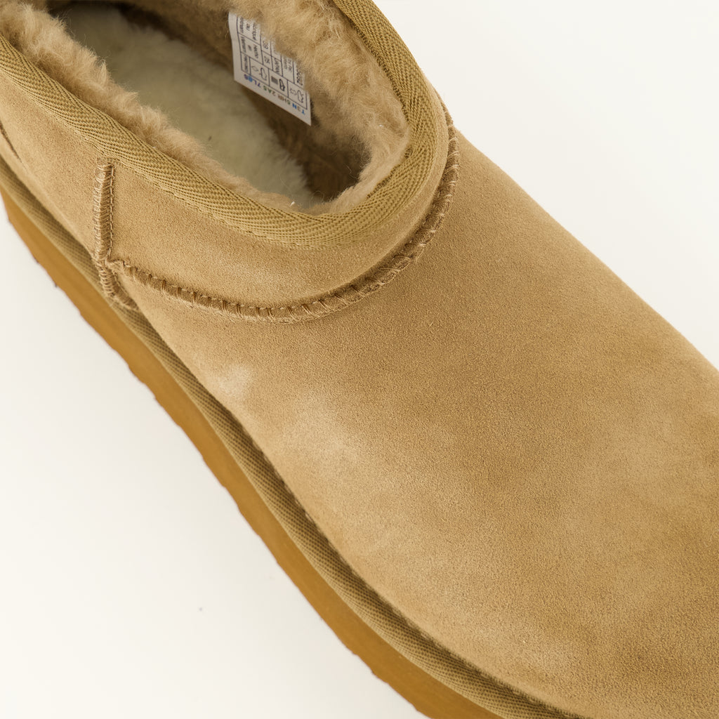 Bottines Braune klassische Ultra Mini Plattform Stiefeletten Ugg Marron Femme