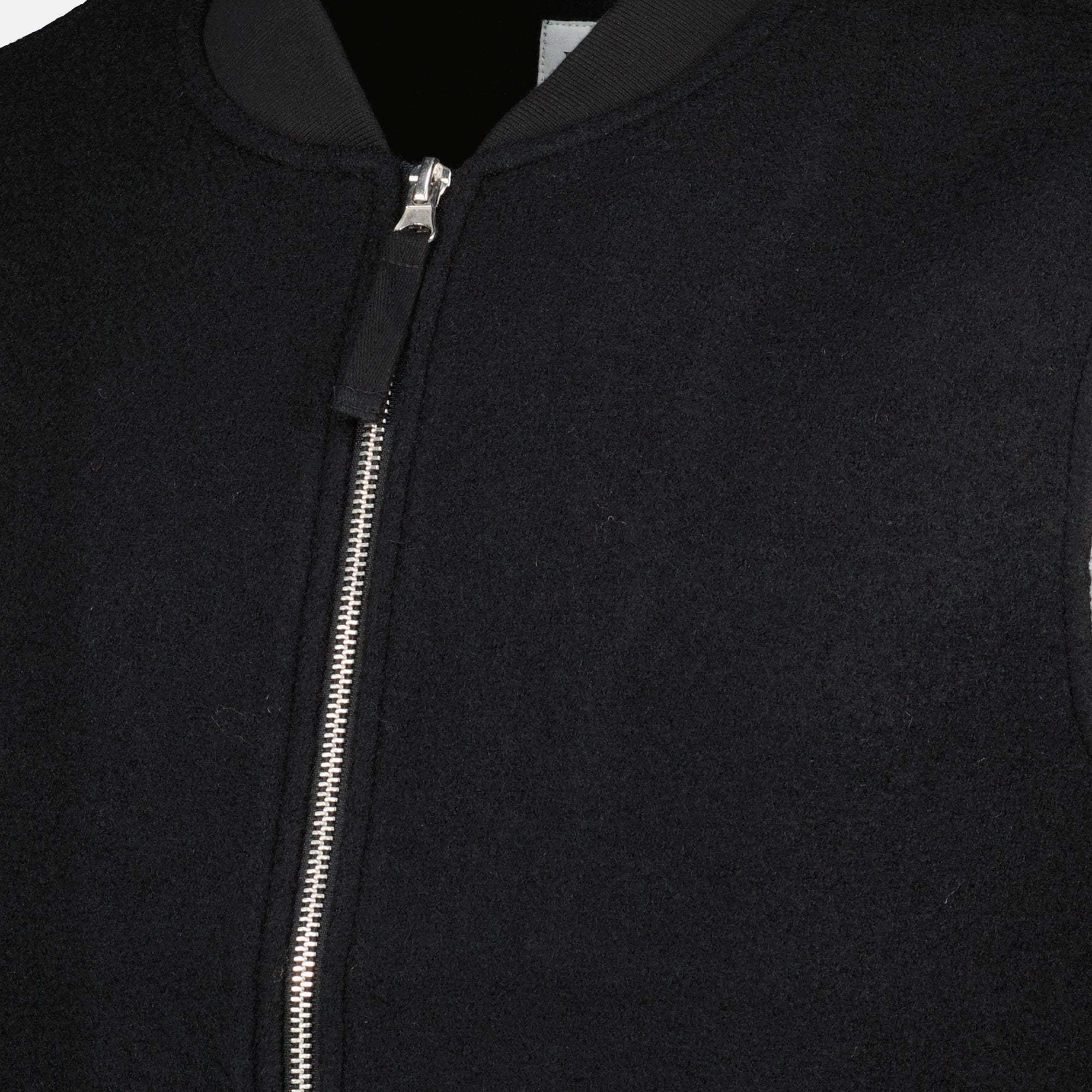 Image of the Mei sleeveless jacket from the brand Japan Rag for Men - Autumn-Winter 2025 - Detailed View_1