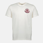 Imagen de la camiseta con logo de Moncler para Hombre - Temporada Otoño-Invierno 2025 - Vista Frontal