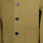 Immagine del giubbotto kaki del marchio Ami PARIS per Uomo - Stagione Autunno-Inverno 2025 - Vista Dettaglio_5