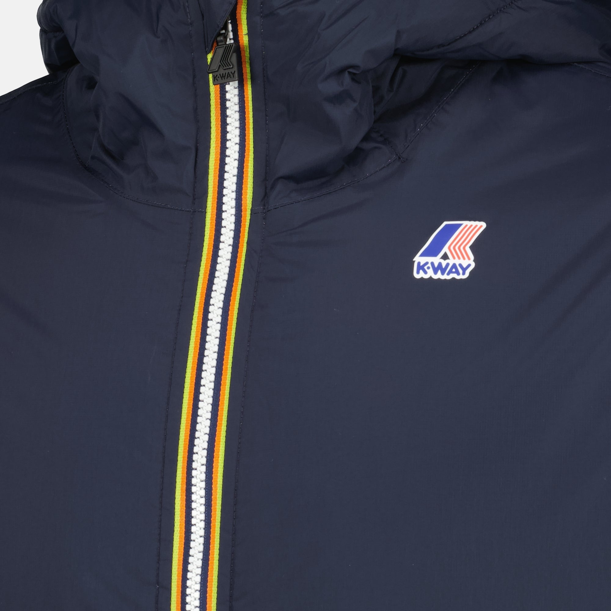 Imagen del artículo Veste Le Vrai 4.0 Claude Orsetto de la marca K-Way para Unisex - Temporada Otoño-Invierno 2025 - Vista Detallada_1