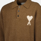 Imagen de la camisa polo de alpaca de la marca Ami PARIS para Unisex - Temporada Otoño-Invierno 2025 - Vista Detallada_2