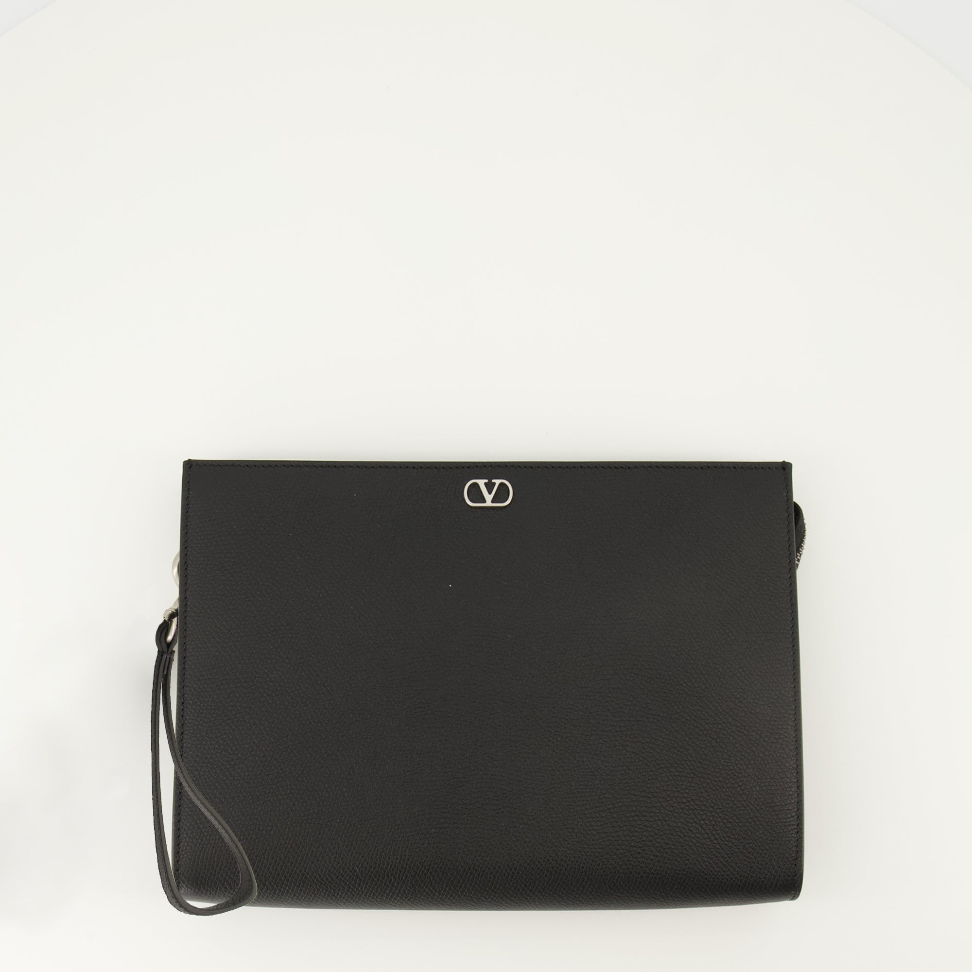 Image de l'article Pochette Vlogo de la marque Valentino Garavani pour Homme - Saison Automne-Hiver 2025 - Vue de Face