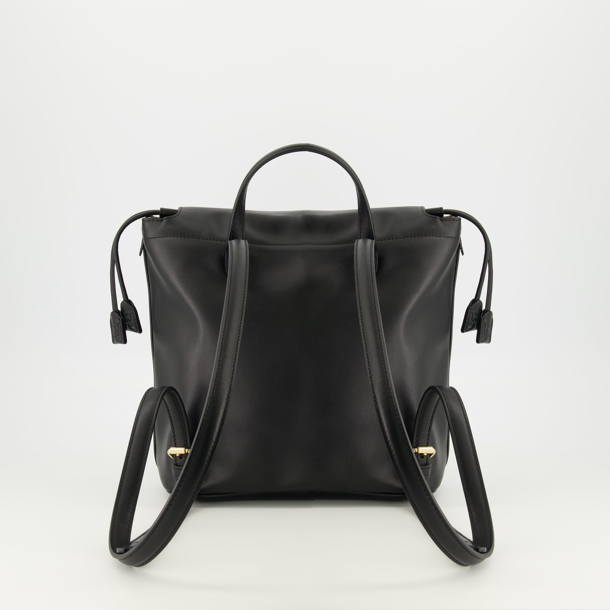 Image de l'article Sac à dos en cuir noir de la marque Fendi pour Femme - Saison Automne-Hiver 2025 - Vue de Dos