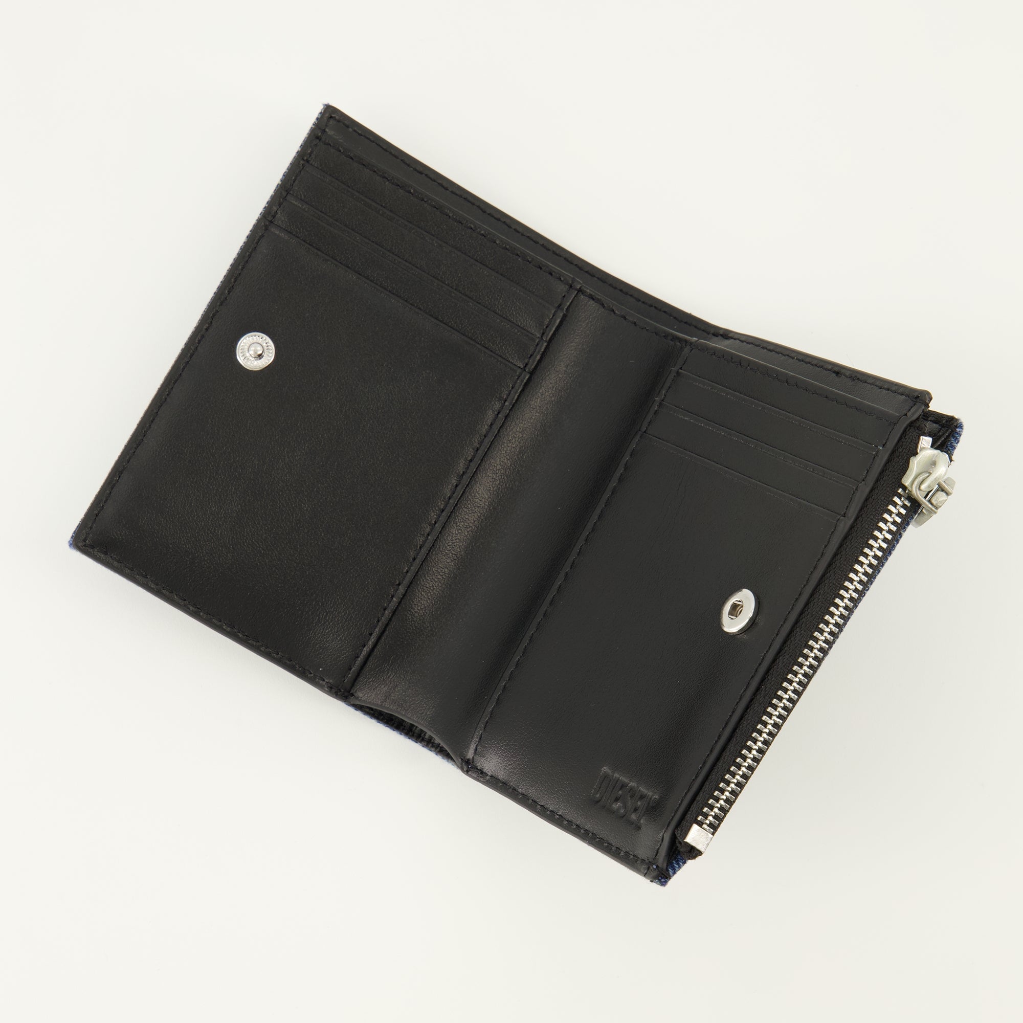 Image de l'article Portefeuille 1DR en denim de la marque Diesel pour Femme - Saison Printemps-Été 2026 - Vue détaillée_2