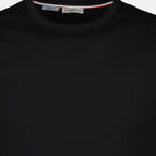Bild des schwarzen T-Shirts mit Rand der Marke Moncler für Herren - Frühjahr-Sommer 2026 - Detaillierte Ansicht 2