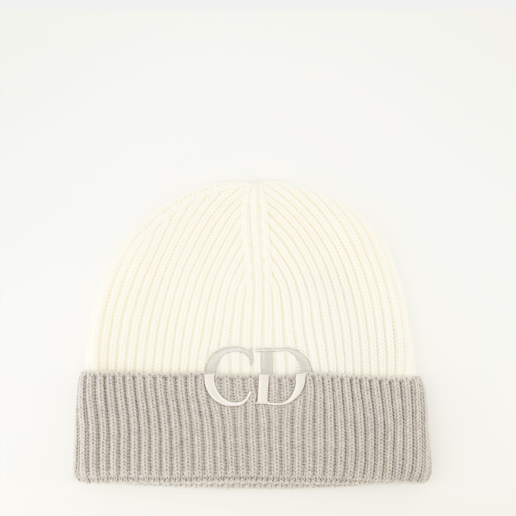 Bild des weißen Wollmützenartikels der Marke Dior für Herren - Frühling-Sommer 2026 - Vorderansicht