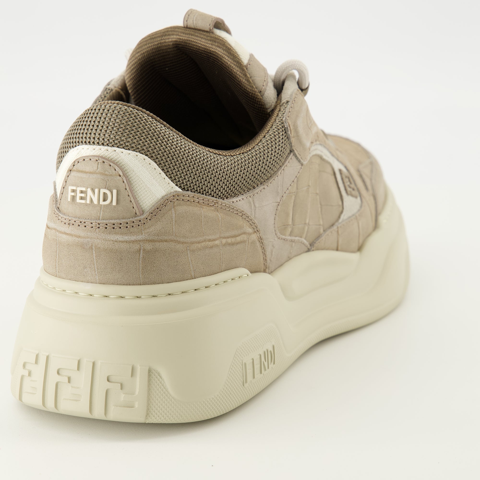 Image de l'article Baskets Fendi Force grise de la marque Fendi pour Homme - Saison Automne-Hiver 2025 - Vue arrière
