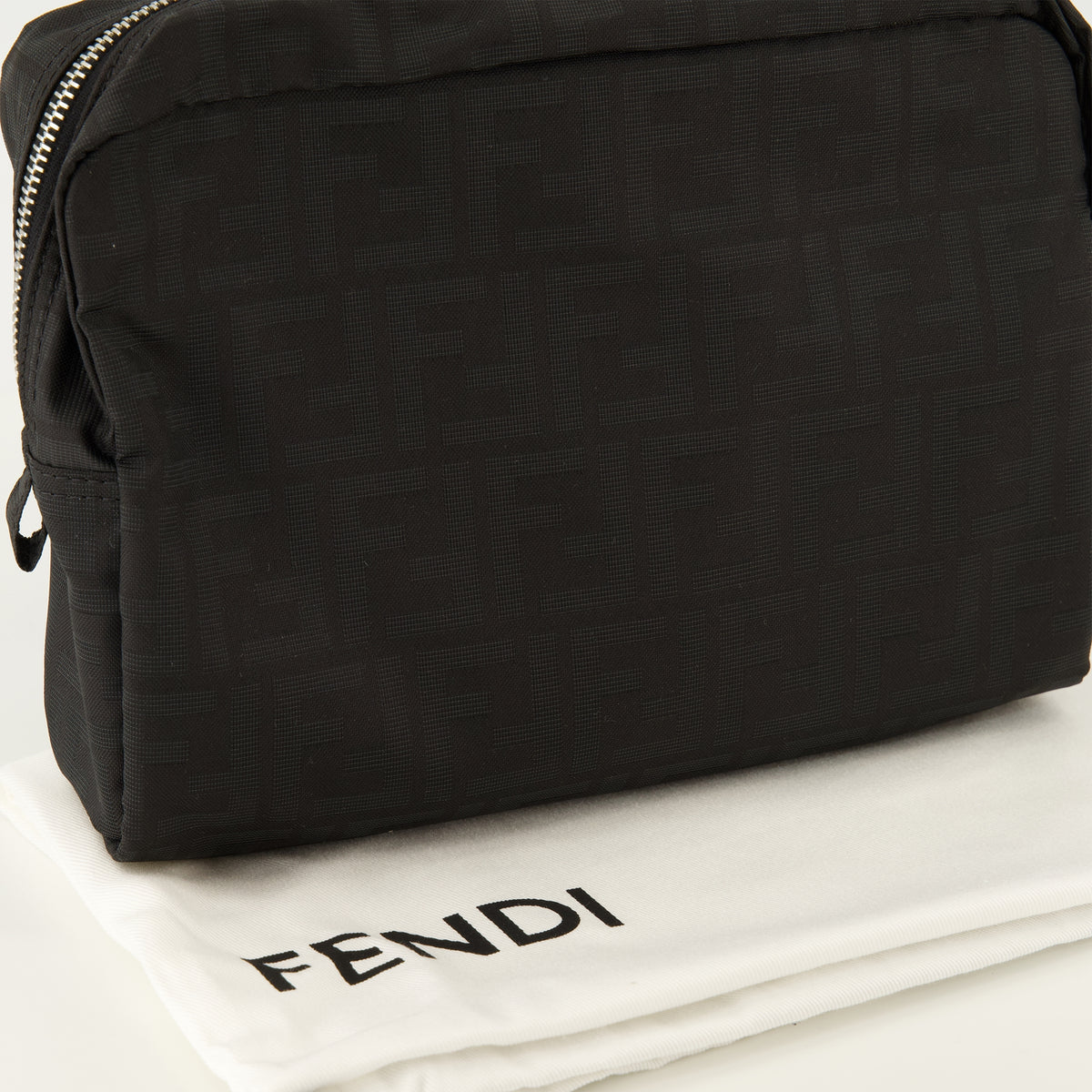 Pochettes Medium Kulturbeutel Fendi Noir Unisexe