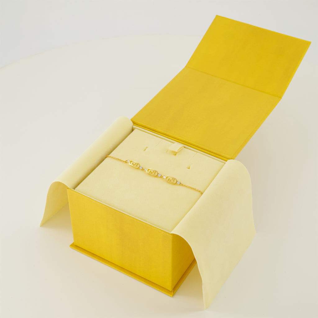 Image of the O'Lock gold bracelet from the brand Fendi for Women - Fall-Winter 2025 - Detailed View_3