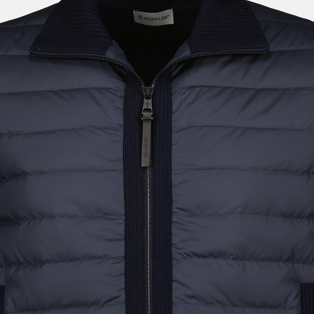 Imagen del cárdigan bicolor azul marino de la marca Moncler para Hombre - Temporada Primavera-Verano 2026 - Vista detallada 2