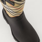 Image de l'article Bottes Marsh de la marque Burberry pour Femme - Saison Automne-Hiver 2025 - Vue arrière