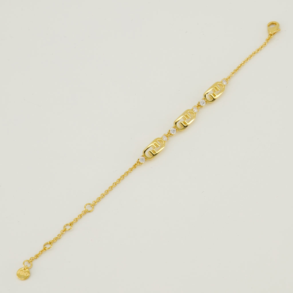 Image of the O'Lock gold bracelet from the brand Fendi for Women - Fall-Winter 2025 - Detailed View_2