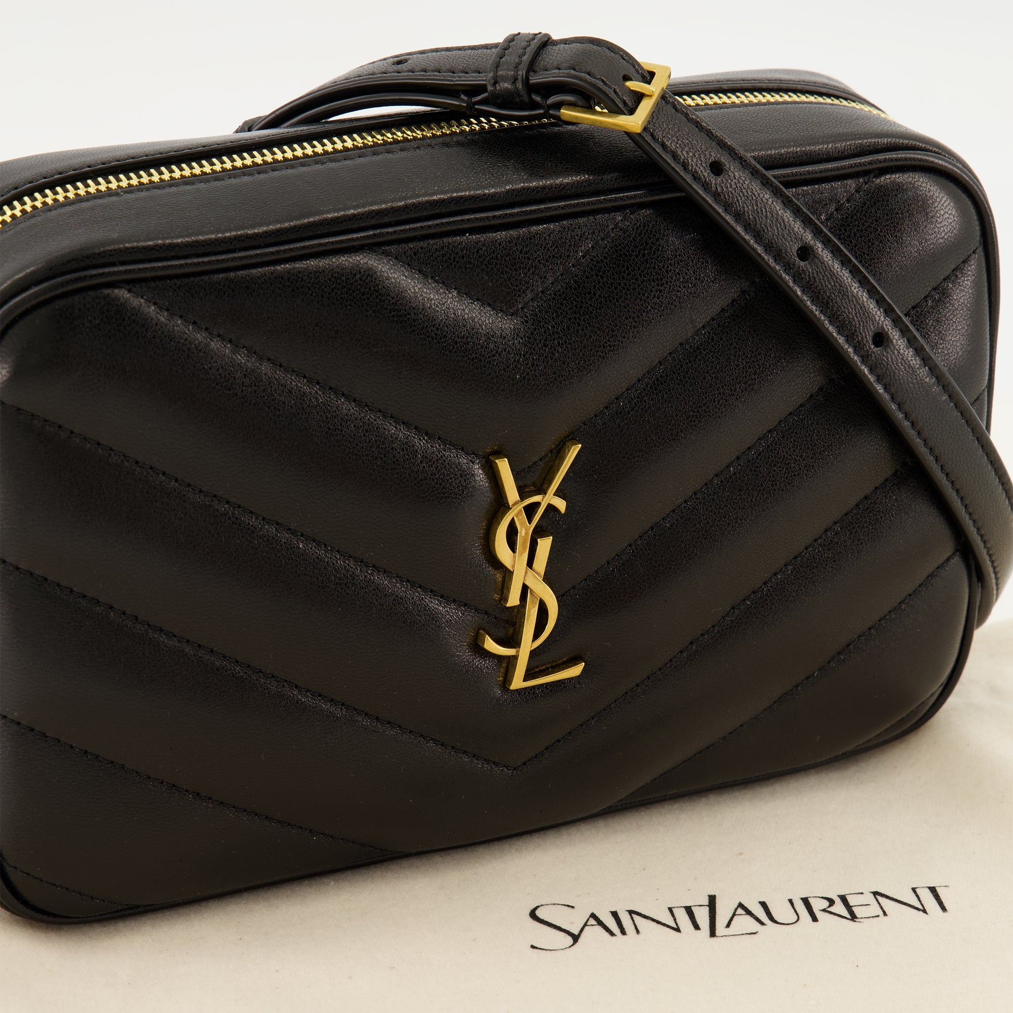 Sacs à main et épaule Bolsa Loulou Camera em Couro Matelassé Preto Saint Laurent Noir Femme
