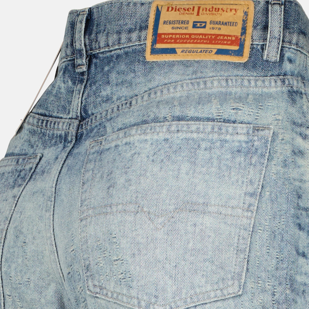 Image of the Jean D-Sent-Fsh 1971 blue jeans from the Diesel brand for Women - Fall-Winter Season 2025 - Detailed View 2