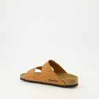Imagen de las Sandalias Arizona de Print Leopardo Marrón de la marca Birkenstock para Mujer - Temporada Primavera-Verano 2026 - Vista de tres cuartos trasera derecha