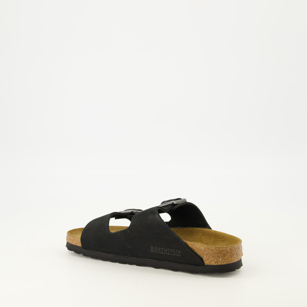 Image de l'article Sandales Arizona noir de la marque Birkenstock pour Femme - Saison Printemps-Été 2025 - Vue trois quarts arrière droite
