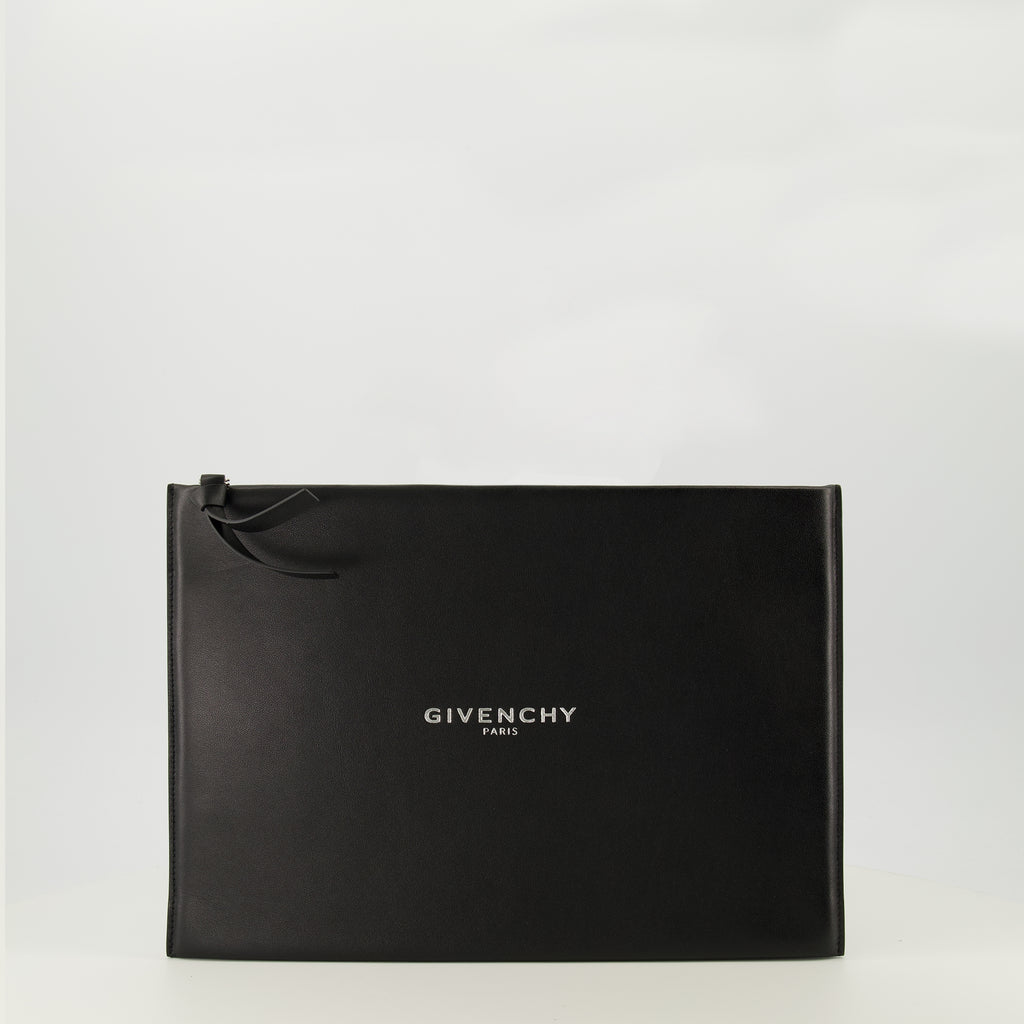 Immagine dell'articolo Pochette Antigona Stamped nera del marchio Givenchy per Uomo - Collezione Primavera-Estate 2026 - Vista Frontale