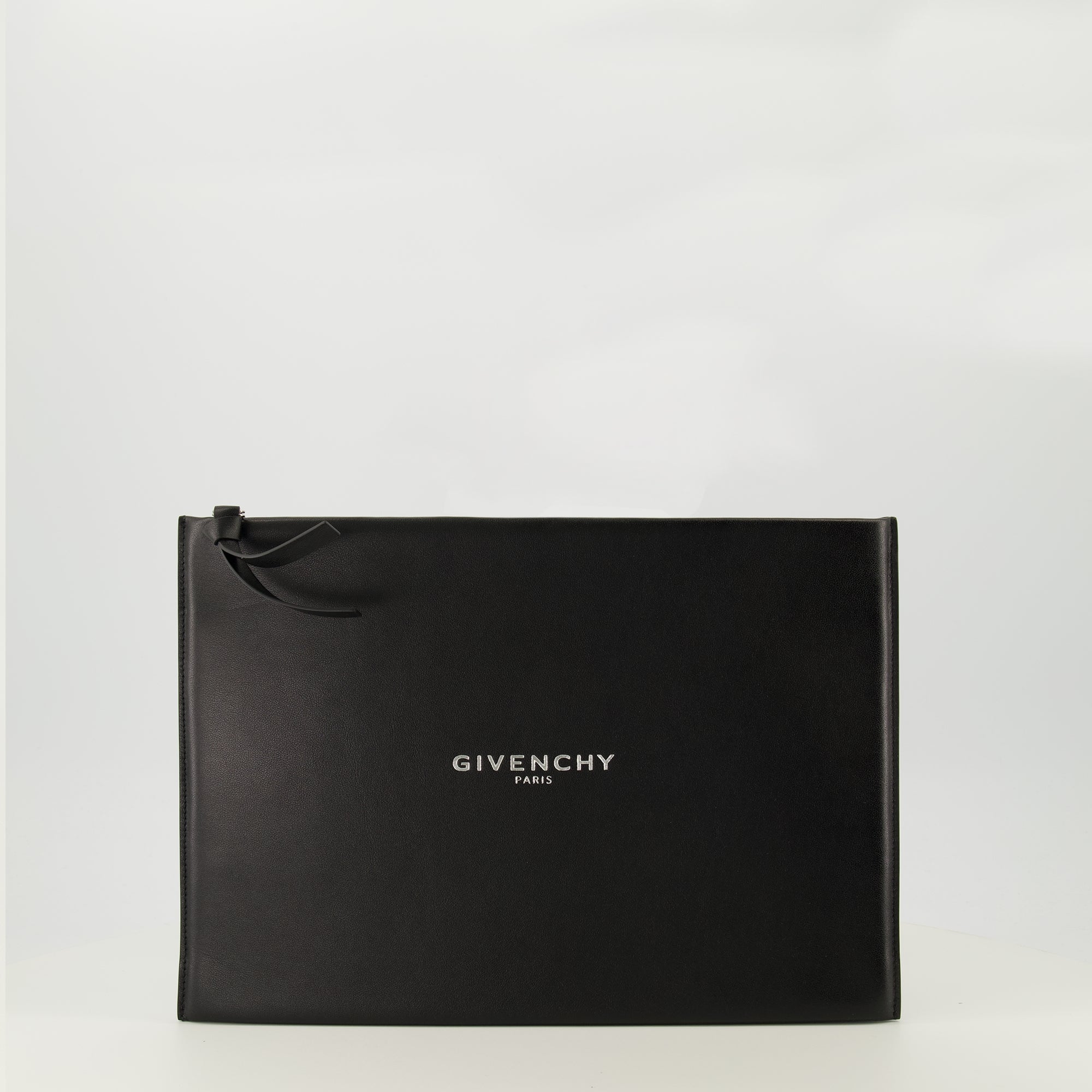 Image de l'article Pochette Antigona Stamped noir de la marque Givenchy pour Homme - Saison Printemps-Été 2026 - Vue de Face