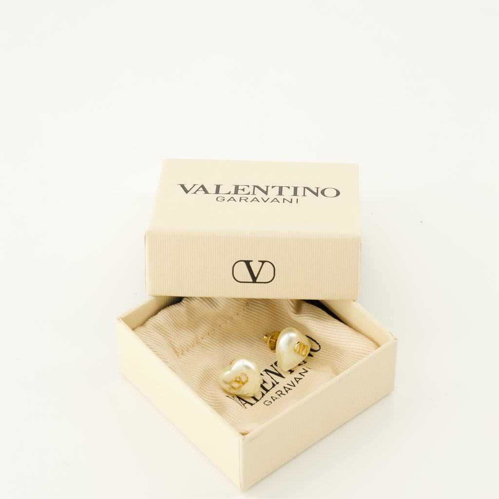 Imagen de los pendientes Vlogo de metal y perlas de la marca Valentino Garavani para Mujer - Temporada Primavera-Verano 2026 - Vista Detallada 3