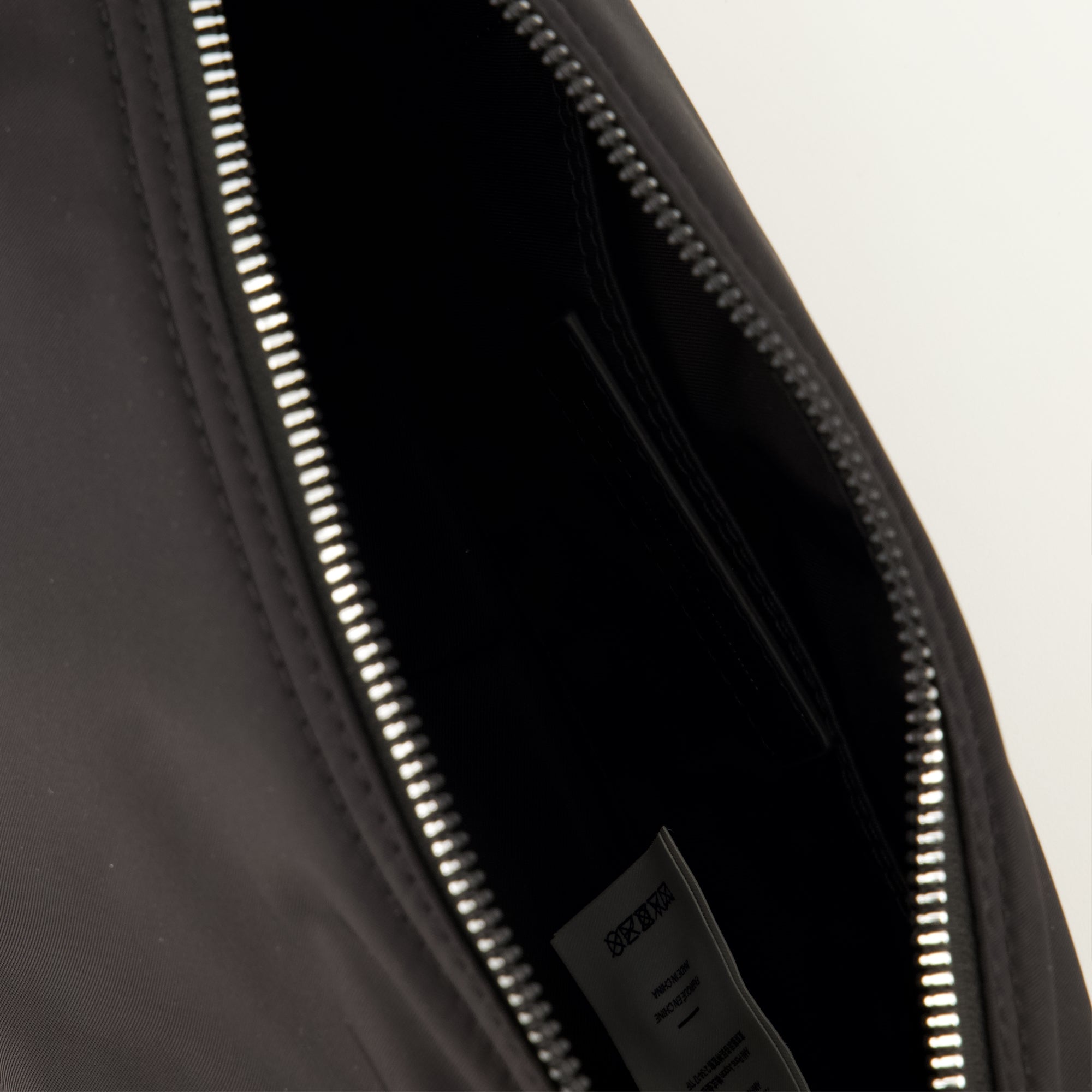 Sacs bandoulière 마르셀 백 블랙 나일론 Ami PARIS Noir Unisexe