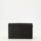 Sacs à main et épaule Cassandre Geldbörse mit schwarzer genarbter Lederkette Saint Laurent Noir Femme