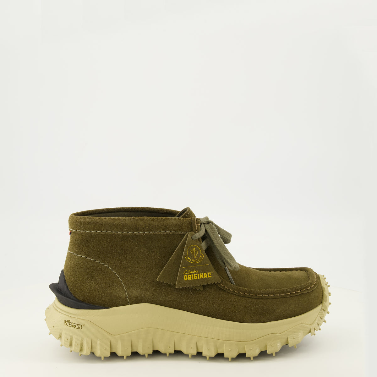 Bottes et bottines スエードブーツ トレイルグリップ ワラビー GTX Moncler + Clarks Originals Moncler Kaki Homme