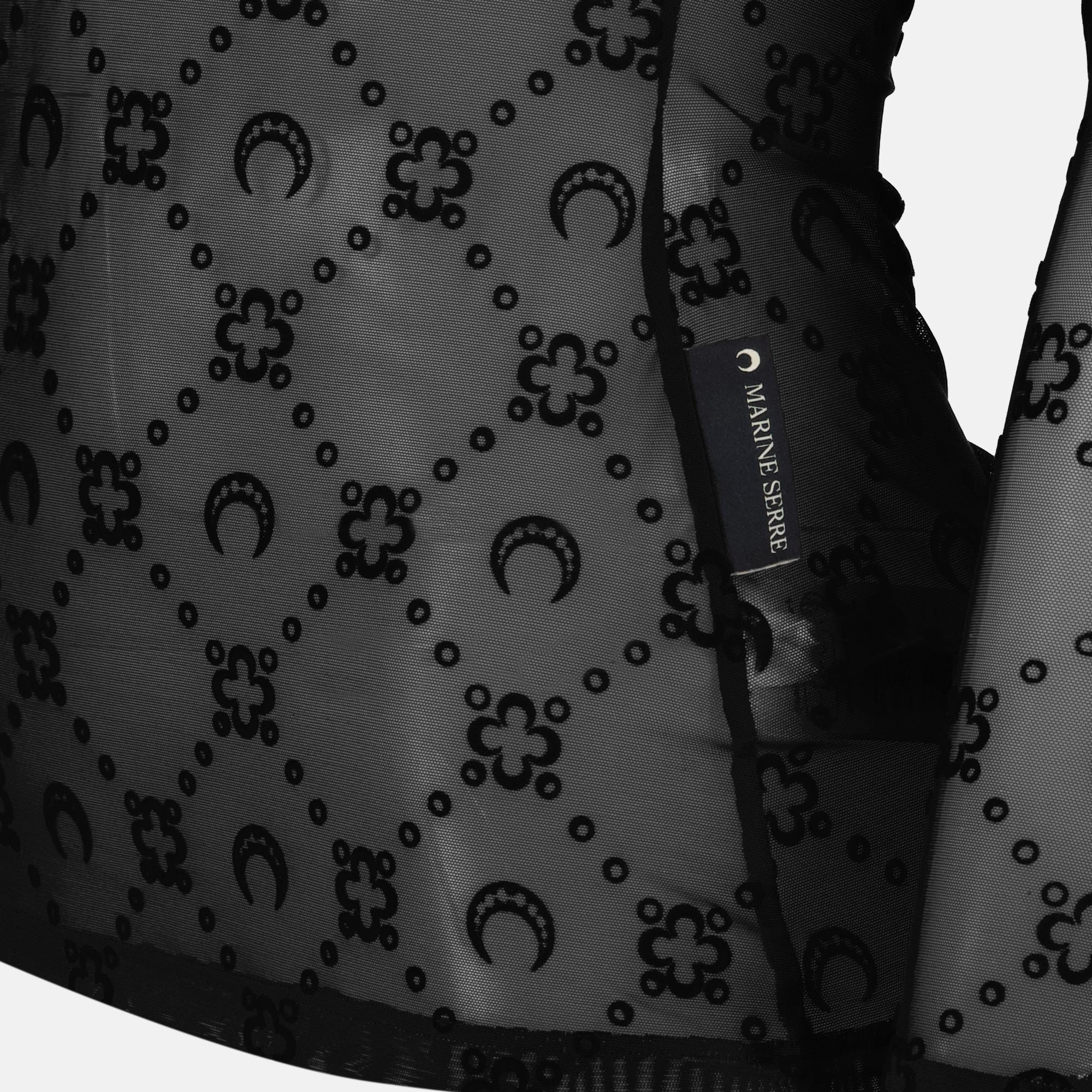 Imagen de la parte superior de monograma de malla negra de la marca Marine Serre para Mujer - Temporada Otoño-Invierno 2025 - Vista Detallada_1