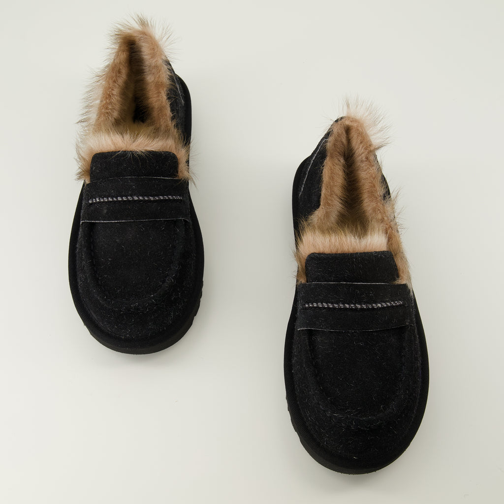 Image of the Ugg brand black Ellis loafers for Women - Spring-Summer 2026 - Top view of the pair of shoes