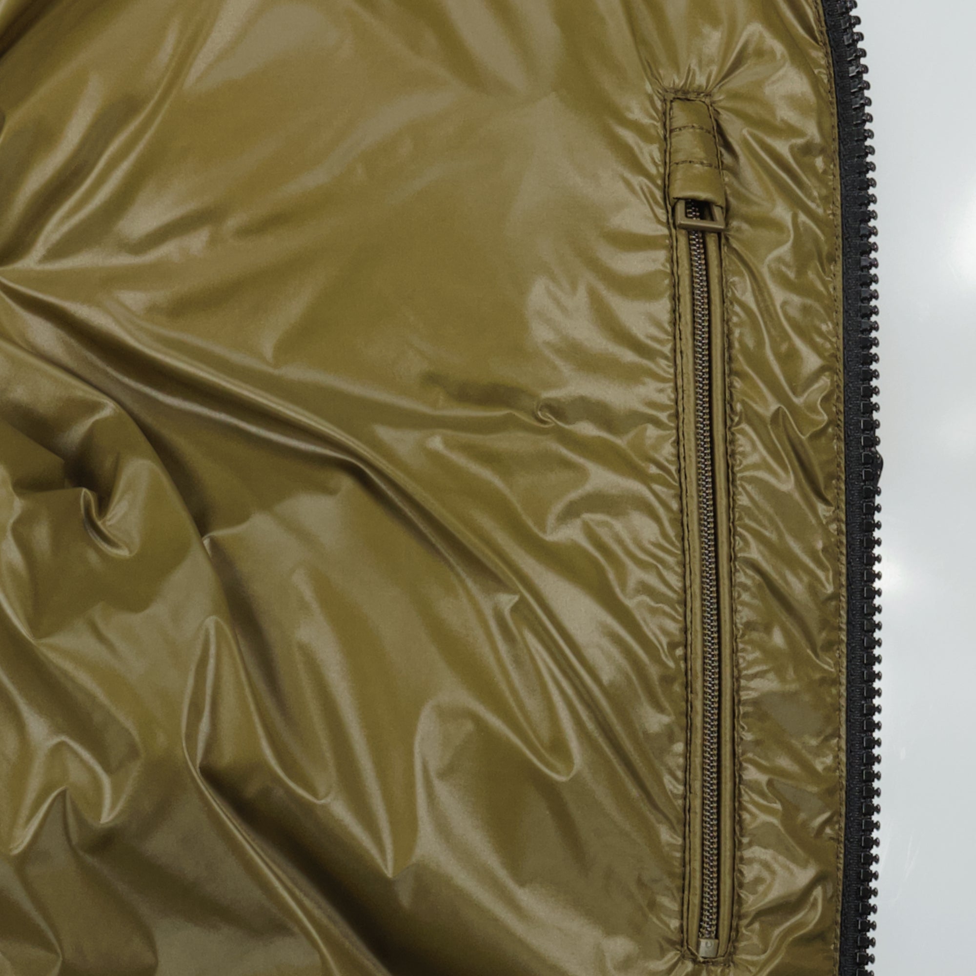 Image of the Moncler Men's Lipsi Sleeveless Jacket - Autumn-Winter 2025 - Detailed View 6
