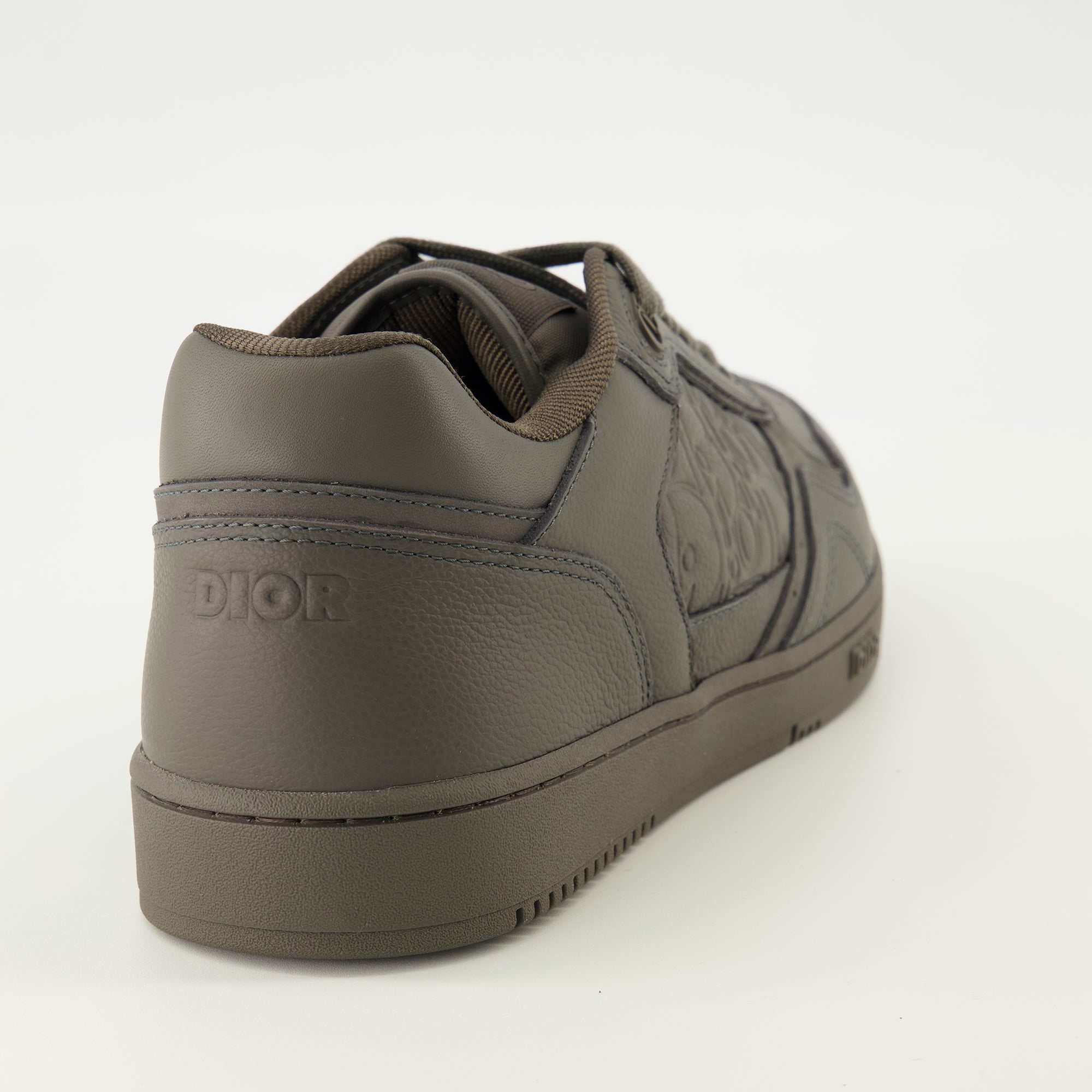 Imagen de las zapatillas B27 Uptown grises de Dior para hombre - Temporada Primavera-Verano 2026 - Vista trasera