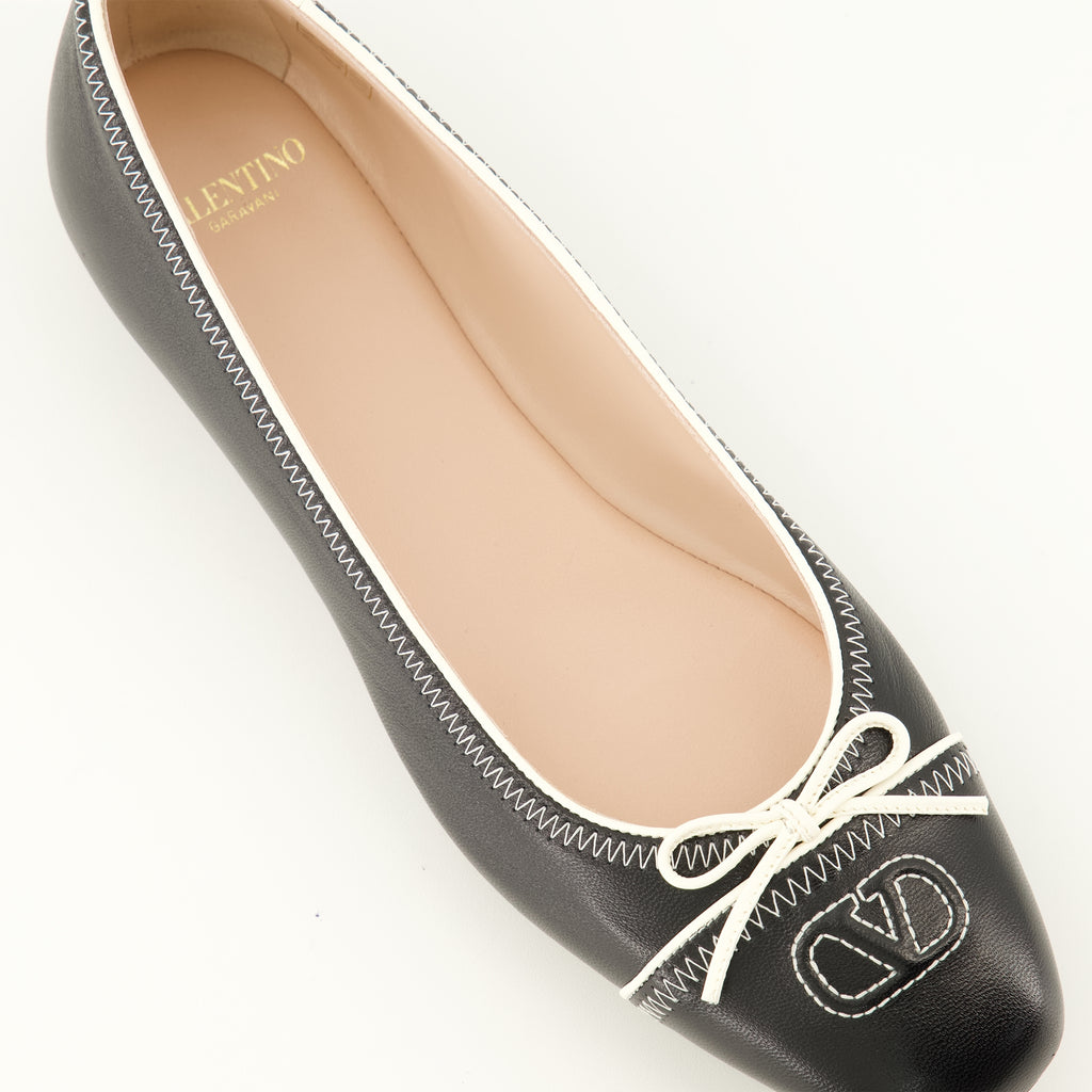 Chaussures plates Schwarze Leder-Ballerinas Valentino Garavani Noir Femme