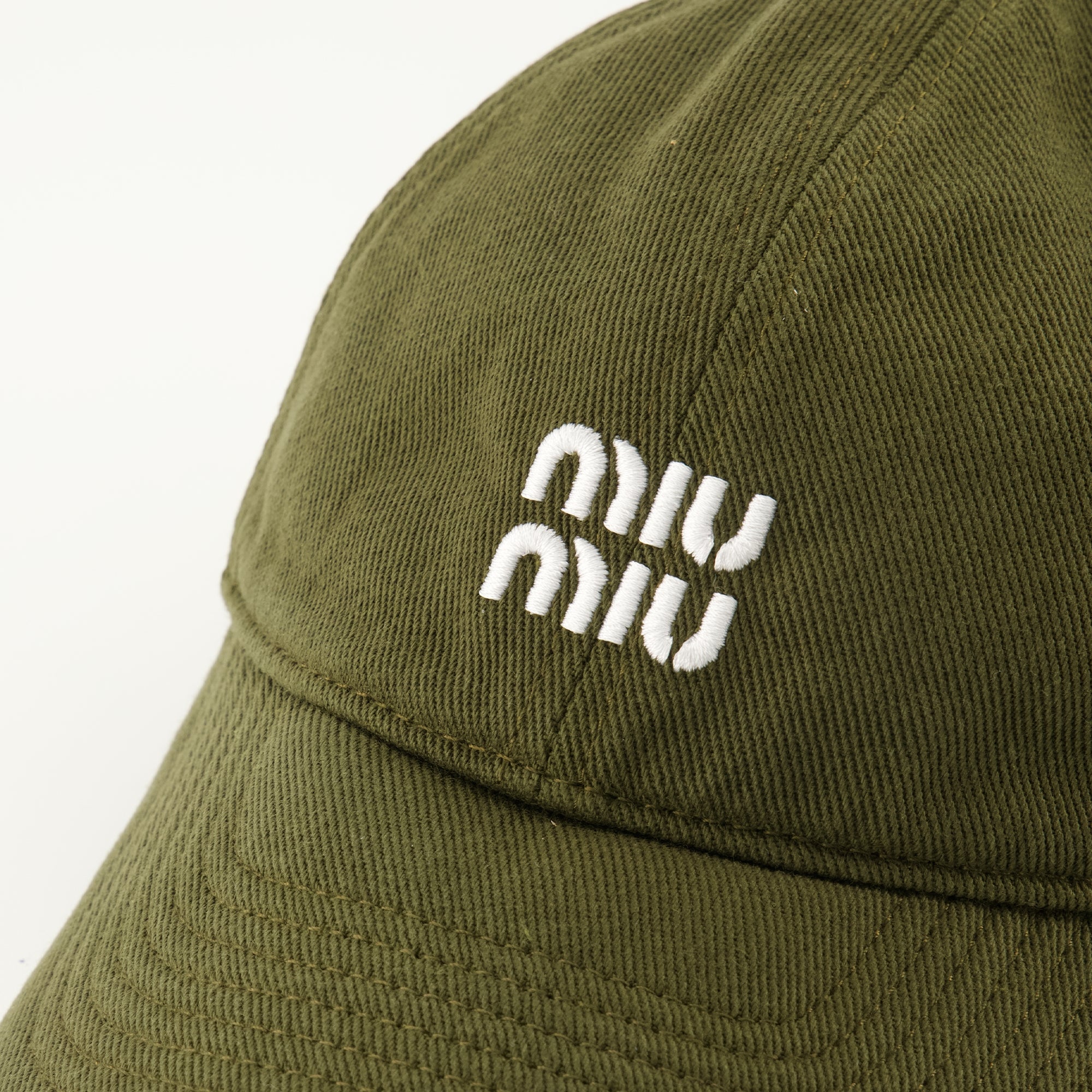 Image de l'article Casquette en denim kaki de la marque Miu Miu pour Femme - Saison Printemps-Été 2026 - Vue détaillée_3