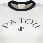 Imagen de la camiseta blanca con logo de Patou para mujer - Temporada Primavera-Verano 2026 - Vista Detallada_1