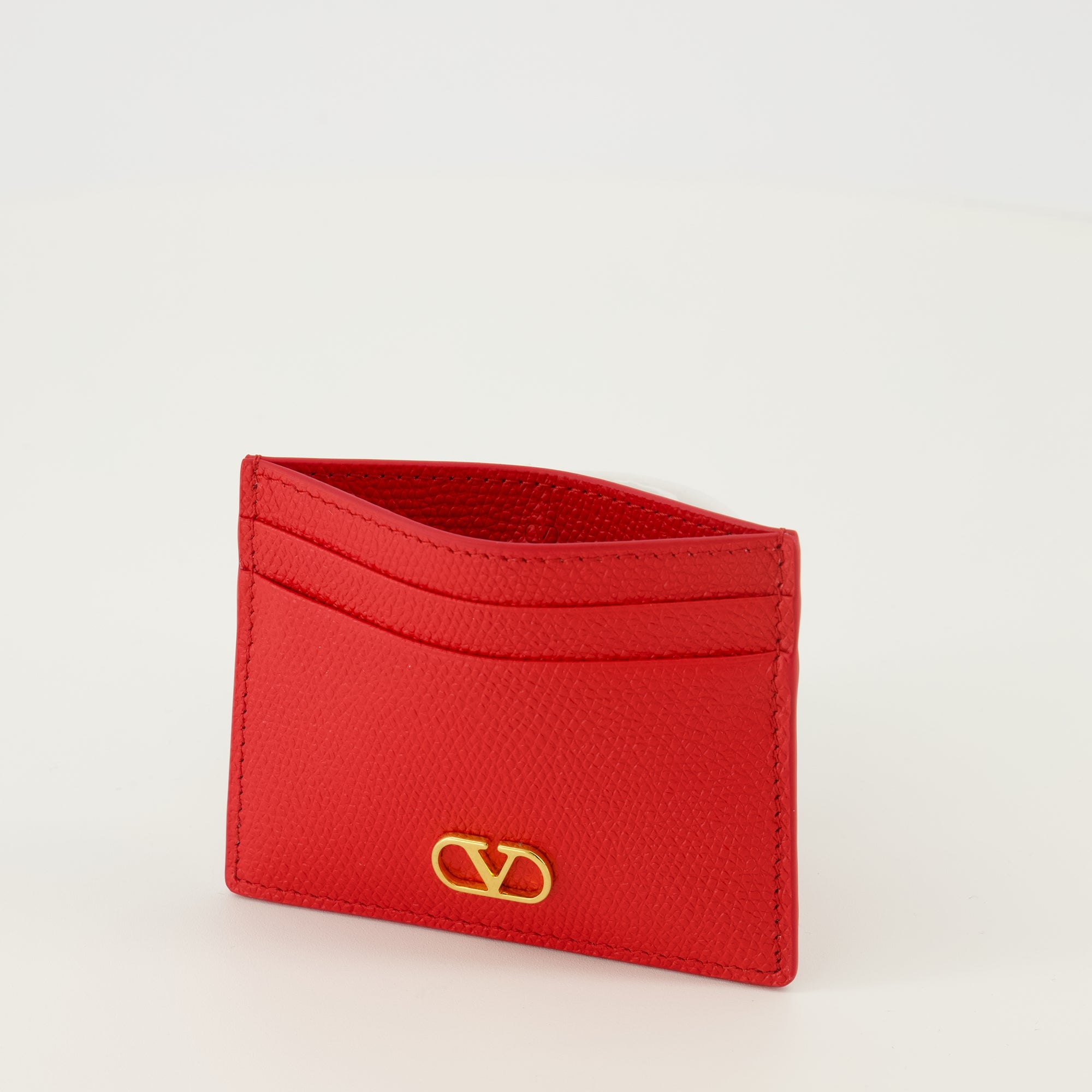 Image of the VLogo red card holder from Valentino Garavani for women - Spring-Summer 2026 - Detailed view_2
