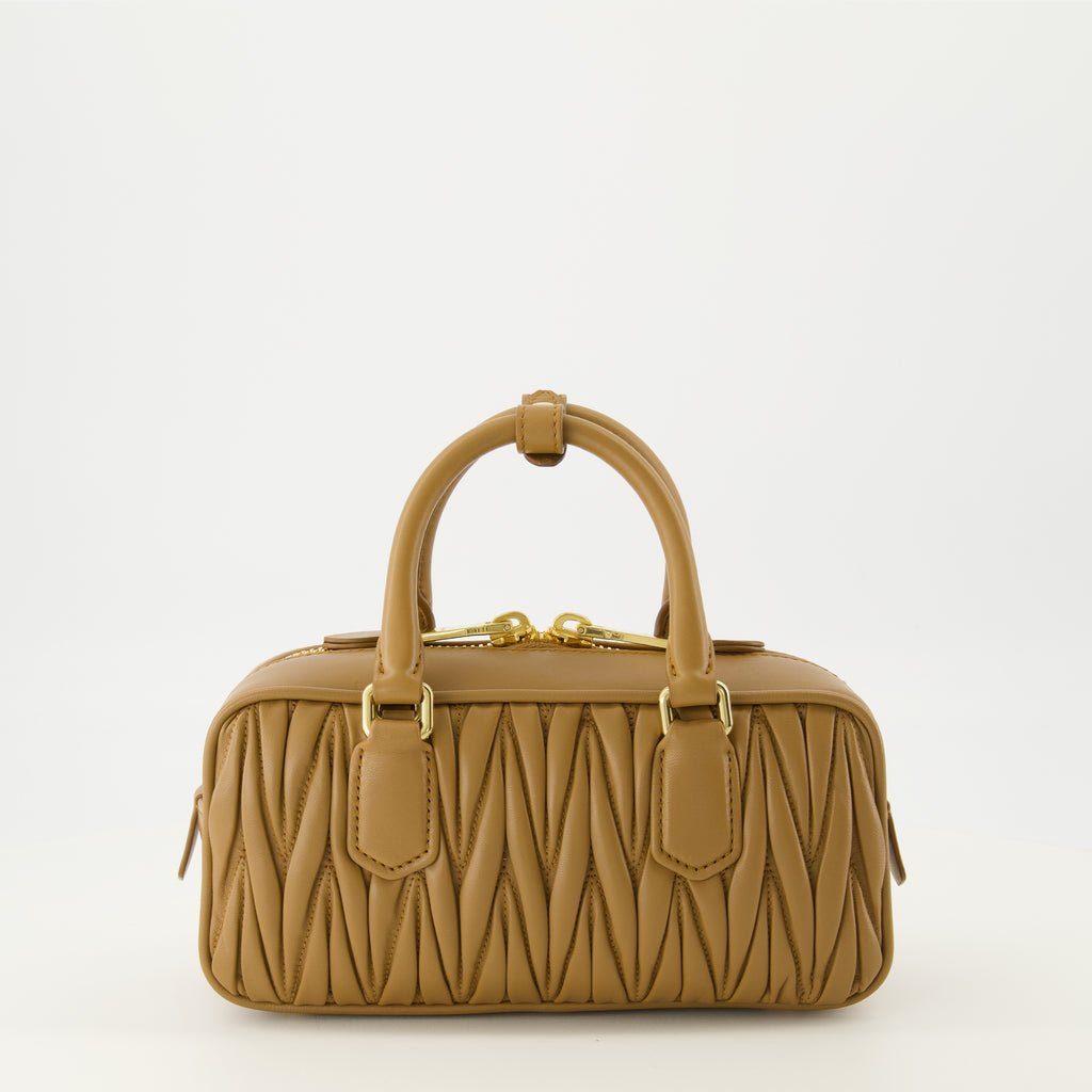 Image de l'article Sac Acardie matelassé marron de la marque Miu Miu pour Femme - Saison Printemps-Été 2026 - Vue de Dos