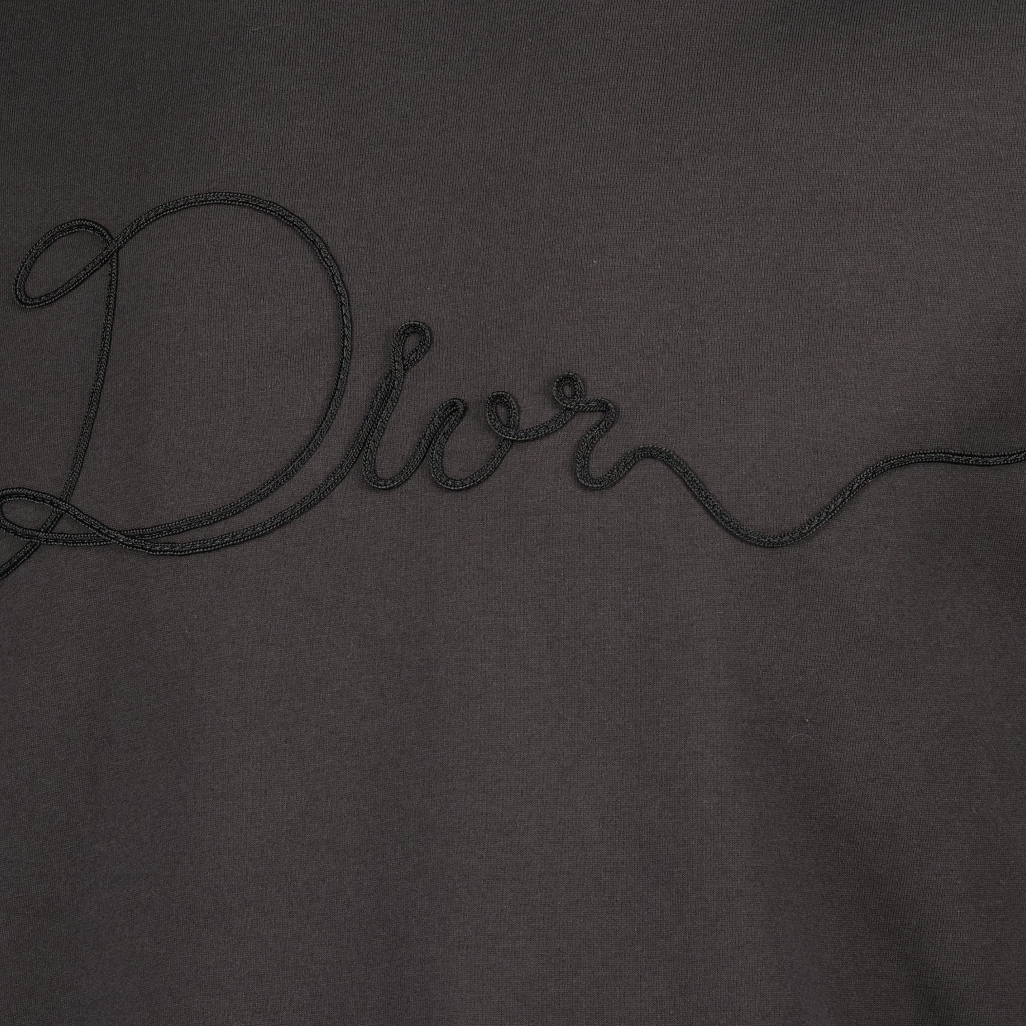 Bild des grauen Dior Ribbon T-Shirts der Marke Dior für Herren - Frühling-Sommer 2026 - Detailansicht 2