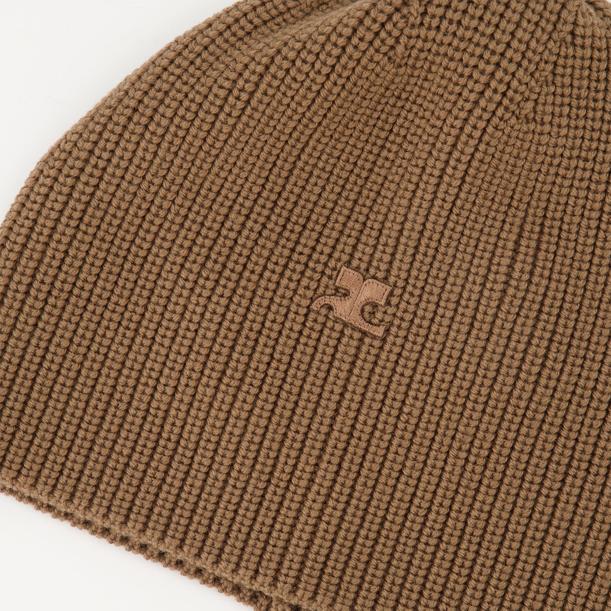 Image of the AC beanie by Courrèges brand for Unisex - Autumn-Winter Season 2025 - Detailed View_2