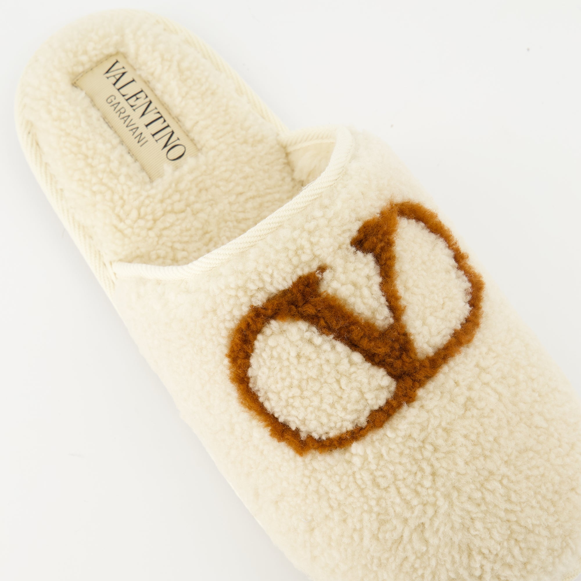 Image de l'article Claquettes Ta Chambre de la marque Valentino Garavani pour Homme - Saison Automne-Hiver 2025 - Vue détaillée de haut