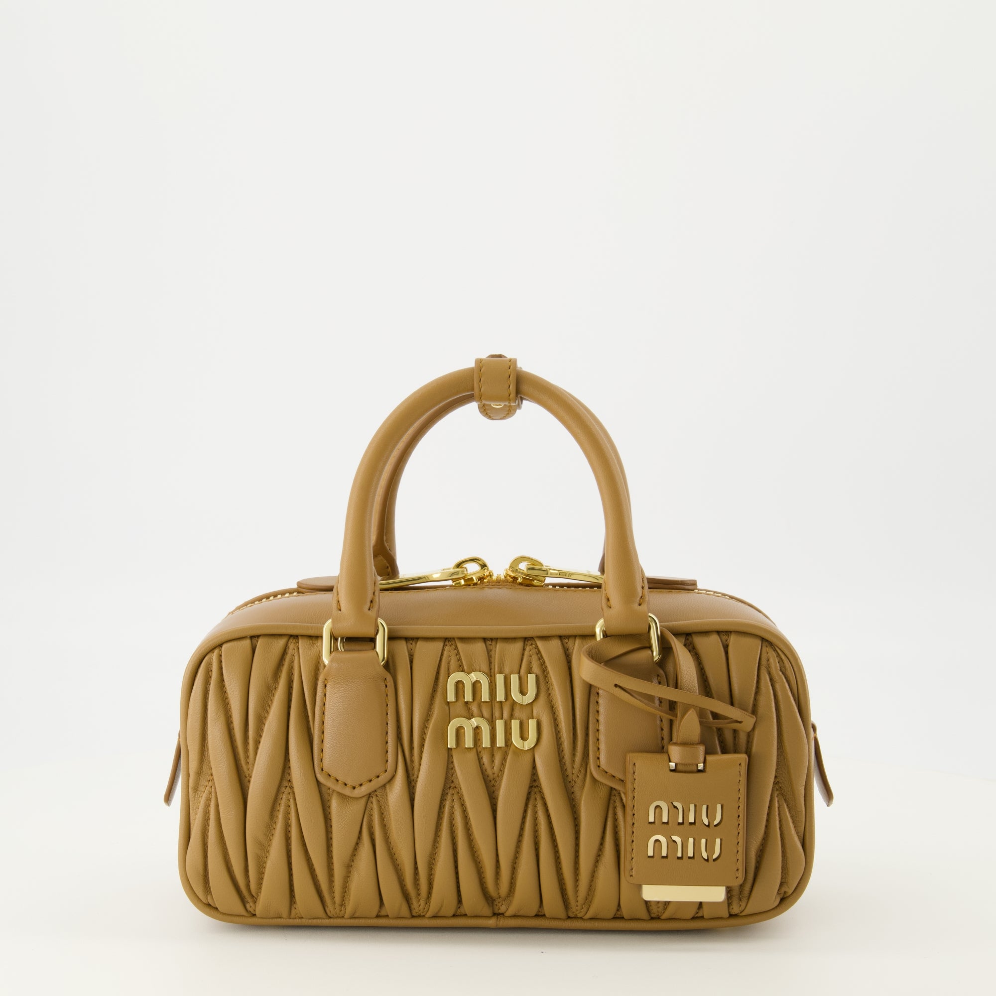 Image de l'article Sac Acardie matelassé marron de la marque Miu Miu pour Femme - Saison Printemps-Été 2026 - Vue de Face