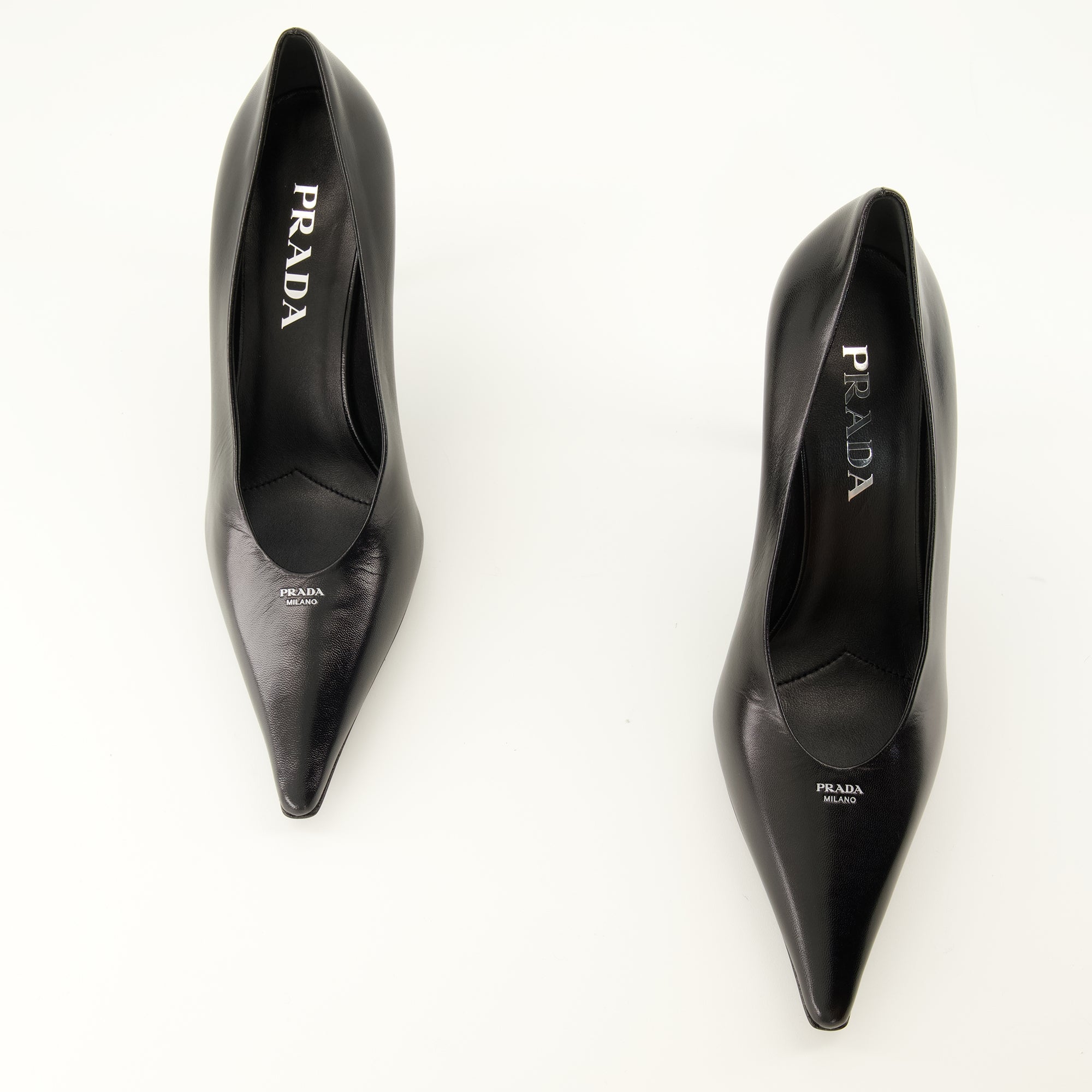 Escarpins 黒のレザーパンプス Prada Noir Femme