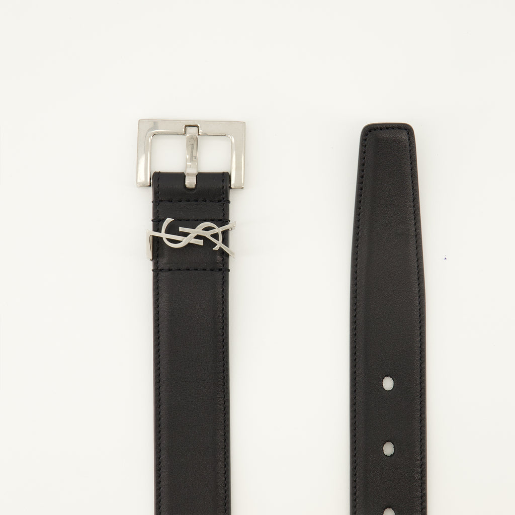 Image of the Cassandre black leather belt from the Saint Laurent brand for Women - Autumn-Winter Season 2025 - Detailed View 3