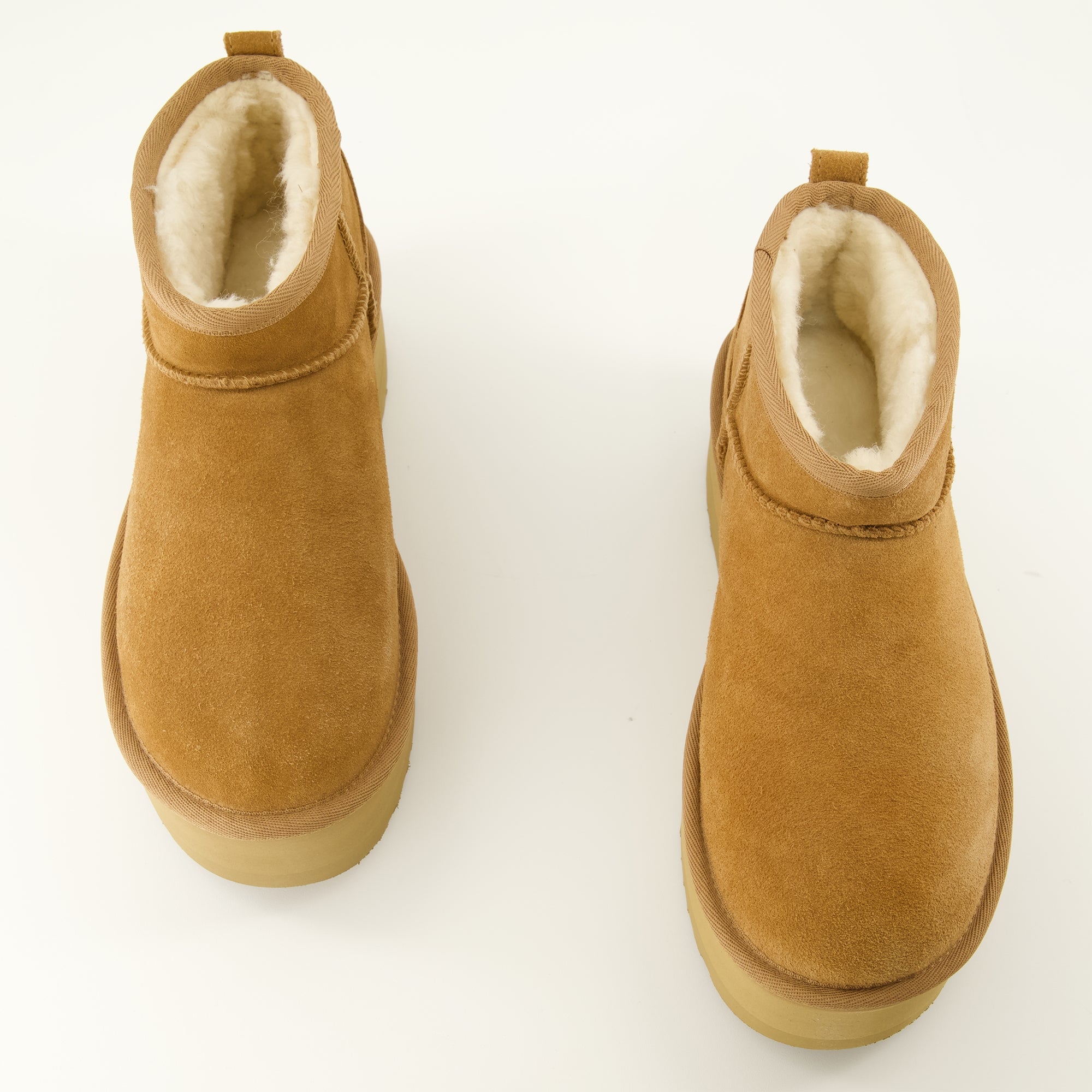 Bottines Braune klassische Ultra Mini-Plattform-Stiefeletten Ugg Marron Femme