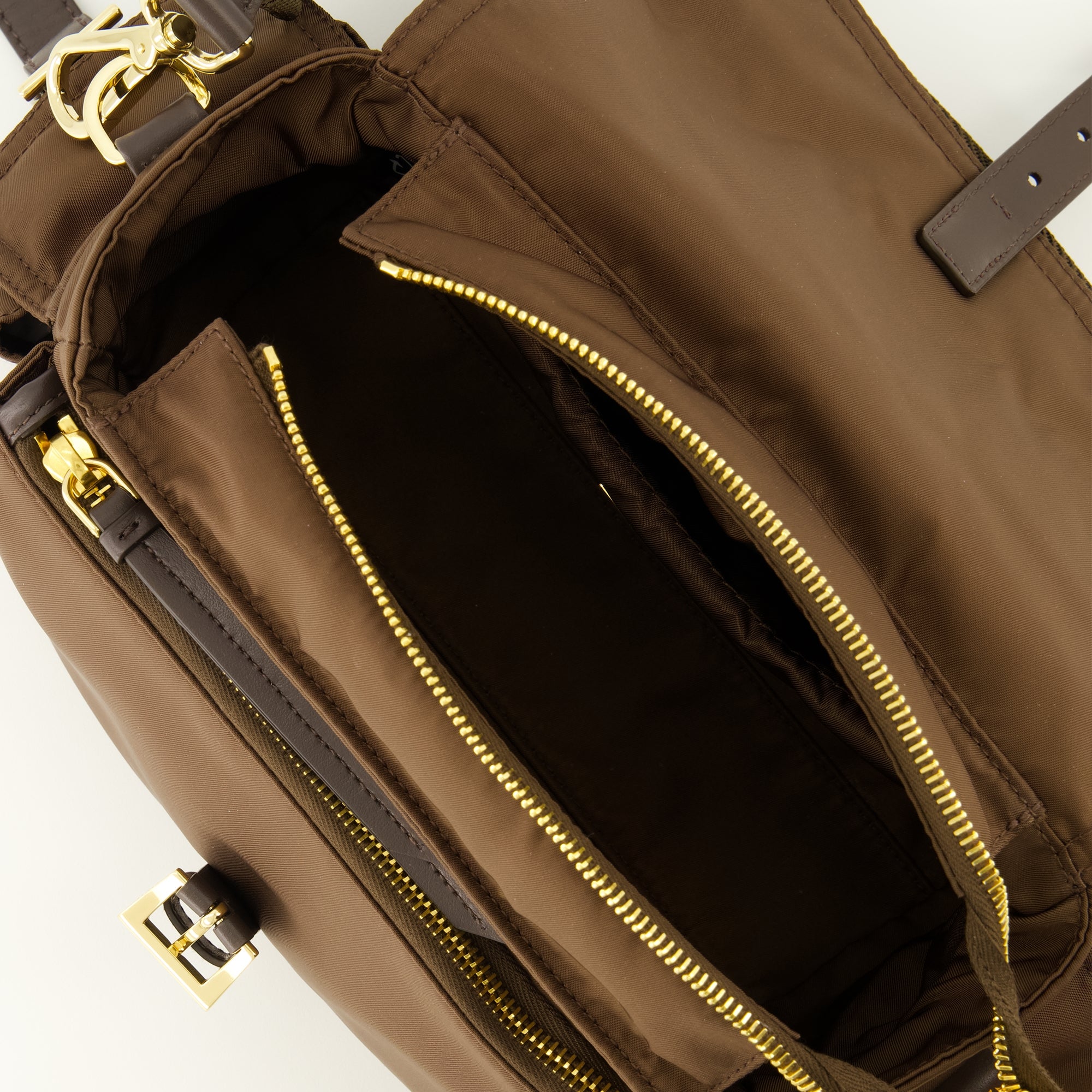 Sacs à main et épaule Borsa Explore in Re-Nylon Marrone Prada Marron Femme