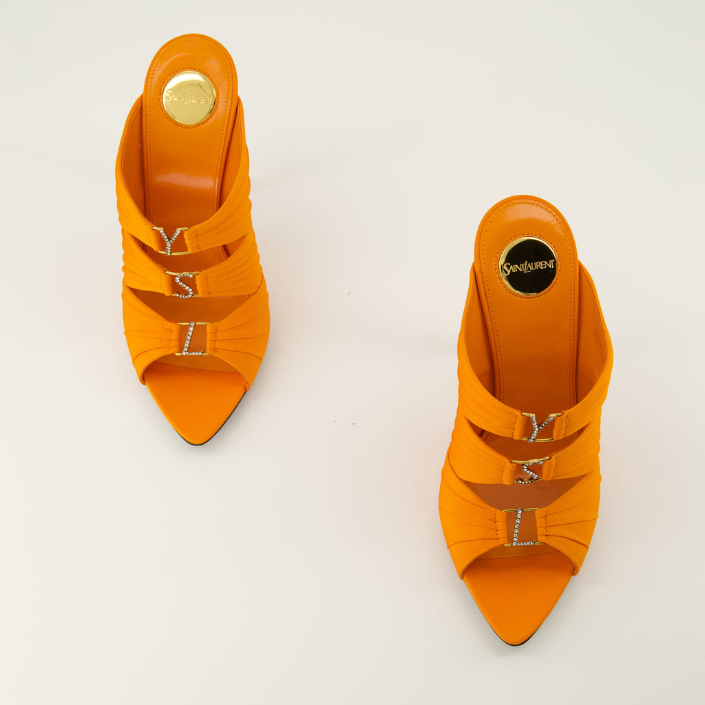 Imagen de las mules de tacón Emilie en naranja de la marca Saint Laurent para Mujer - Temporada Primavera-Verano 2026 - Vista superior del par de zapatos
