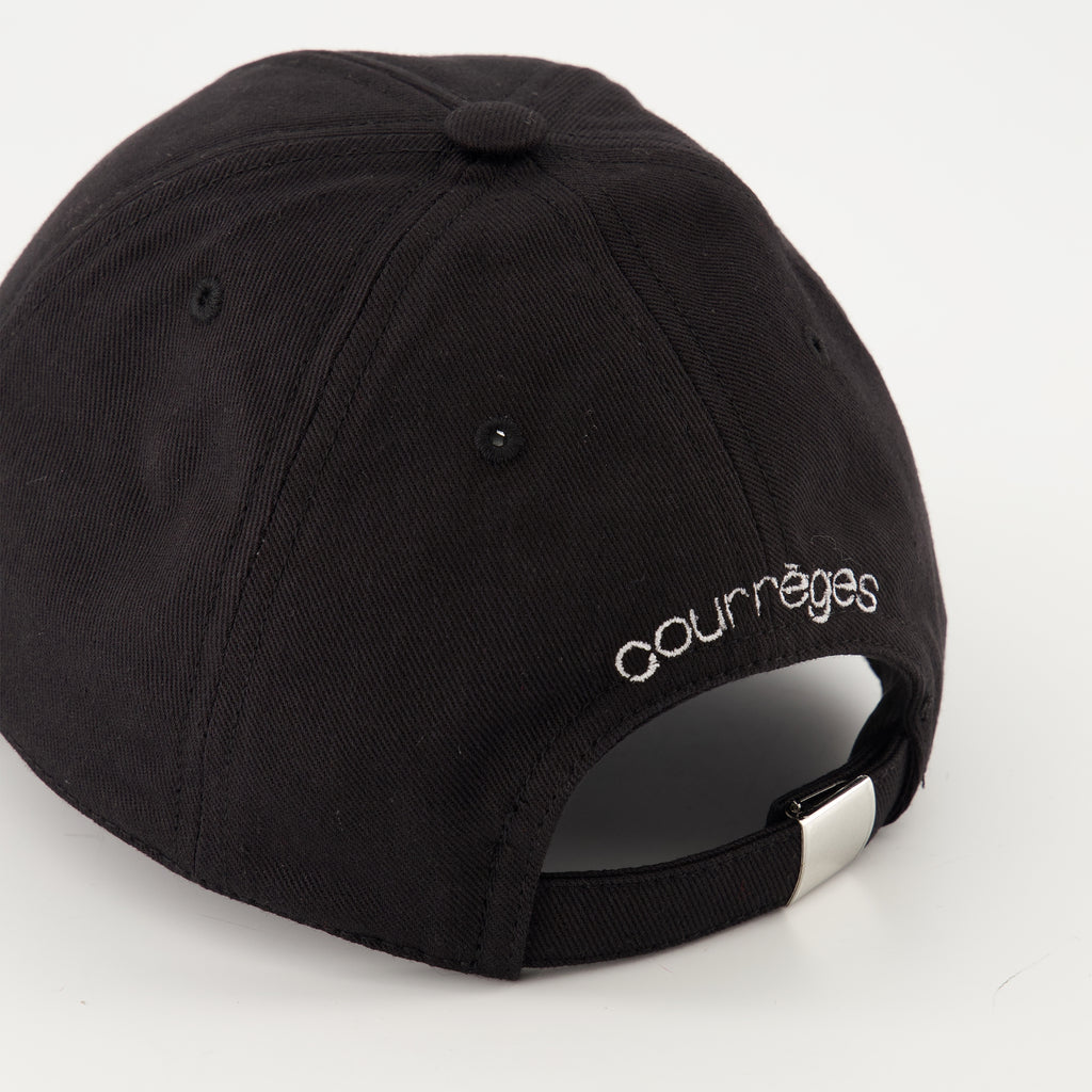 Image of the embroidered cap by Courrèges for Unisex - Autumn-Winter Season 2025 - Detailed View_3