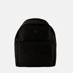 Image de l'article Sac à dos New Pierrick noir de la marque Moncler pour Homme - Saison Printemps-Été 2026 - Vue de Face