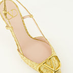 Imagem do sapato de salto Vlogo em tecido dourado da marca Valentino Garavani para Mulheres - Temporada Primavera-Verão 2026 - Vista detalhada de cima