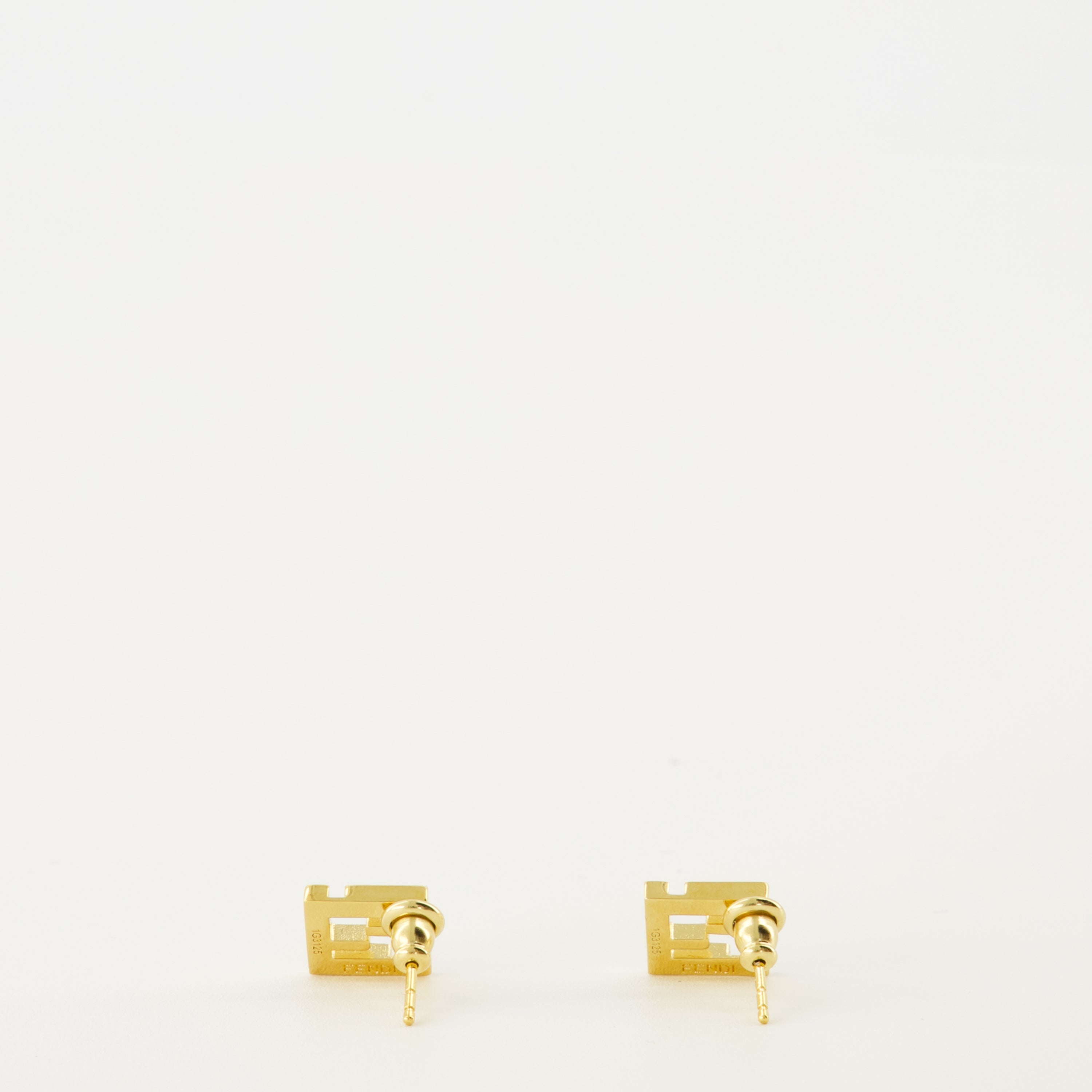 Immagine degli orecchini Forver bordeaux del marchio Fendi per Donna - Stagione Primavera-Estate 2026 - Vista Posteriore