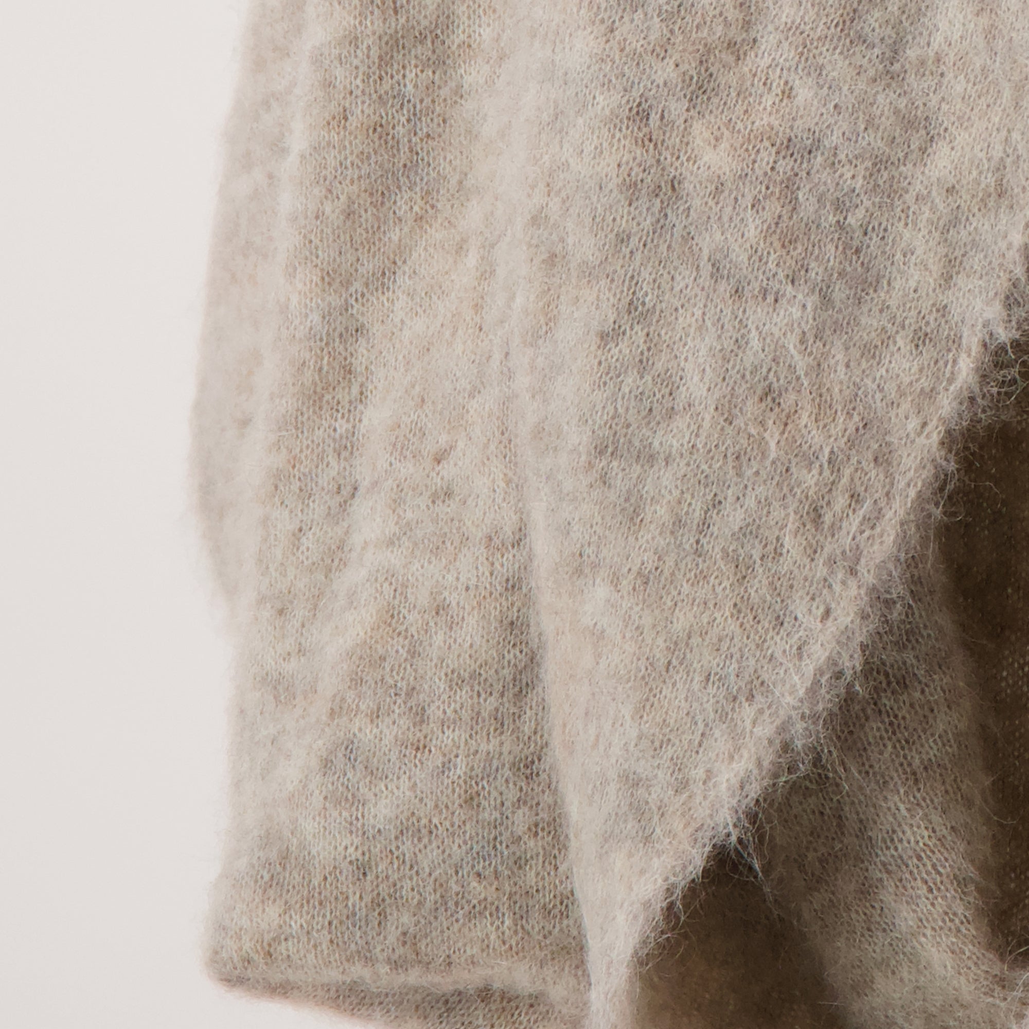 Image de l'article Cache col à gants de la marque Moschino pour Femme - Saison Automne-Hiver 2025 - Vue détaillée_6